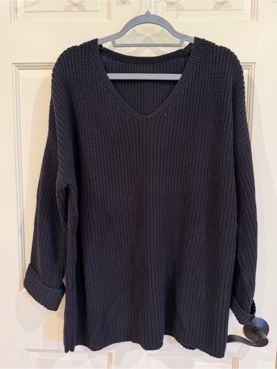 Jenni Kayne Sweaters - Jenni Kayne Black V-Neck Ribbed Knit Pullover